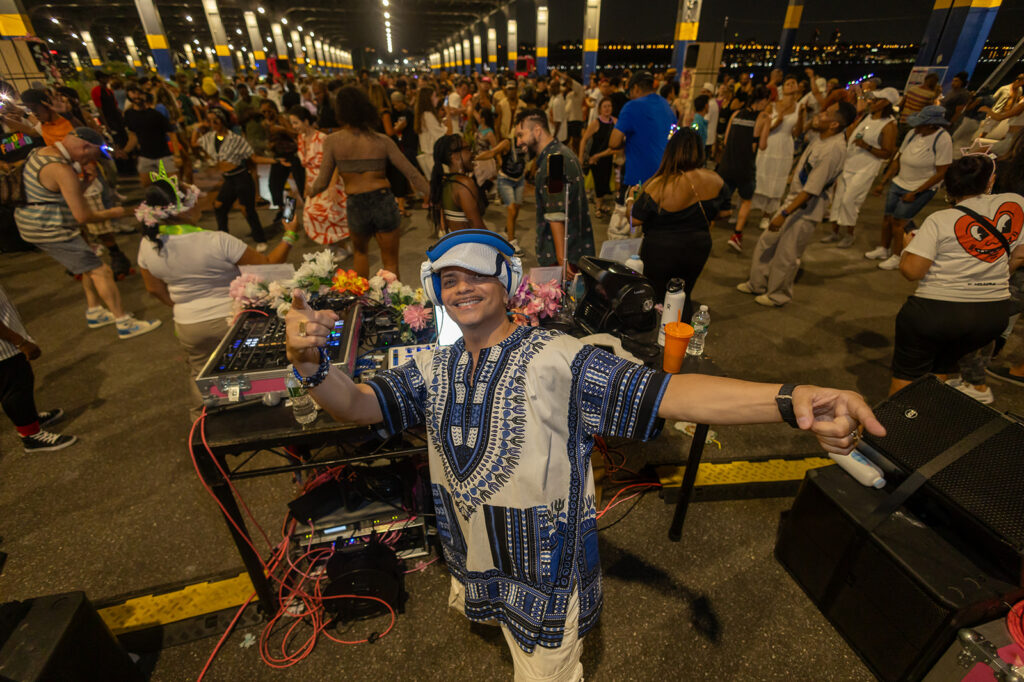 Image description in caption